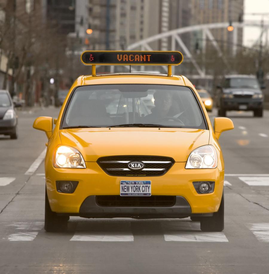  Kia Rondo Taxi 2007 года  (фото 31 из 45)